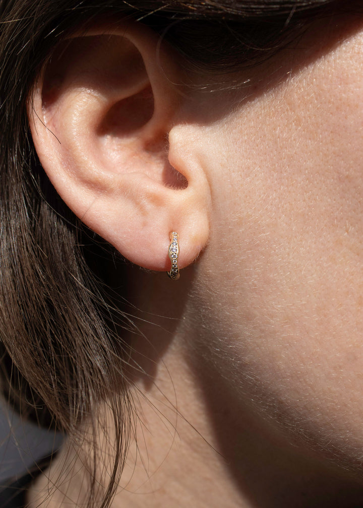 Spuma pavé 14k Gold Hoop w. Diamanten