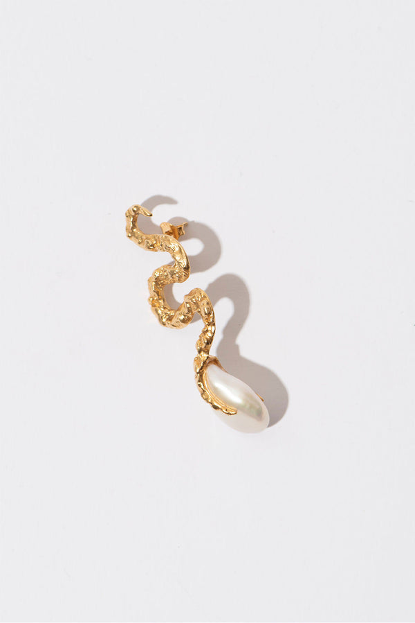 The Snake Gold Plated Earrings w. Pearl