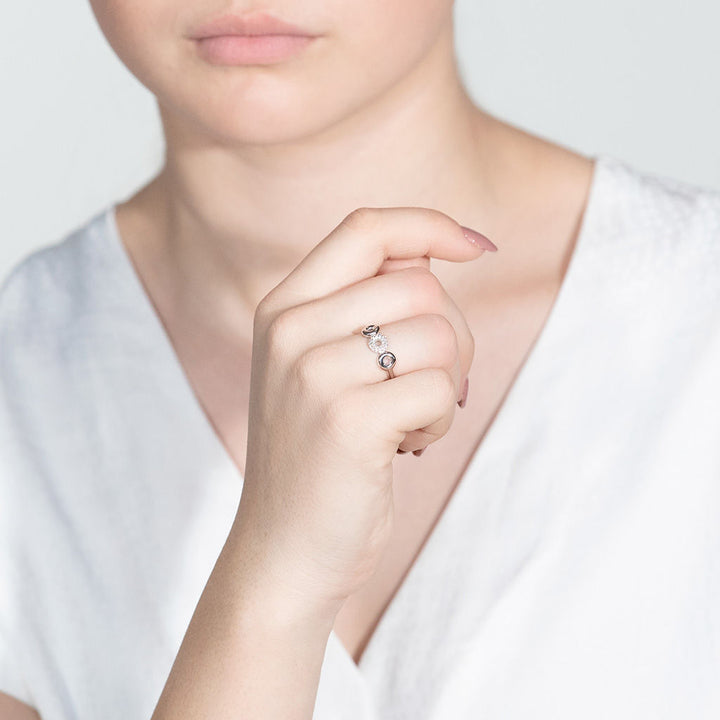 Matiné Ring aus 18 Weißgold mit 25 Diamanten