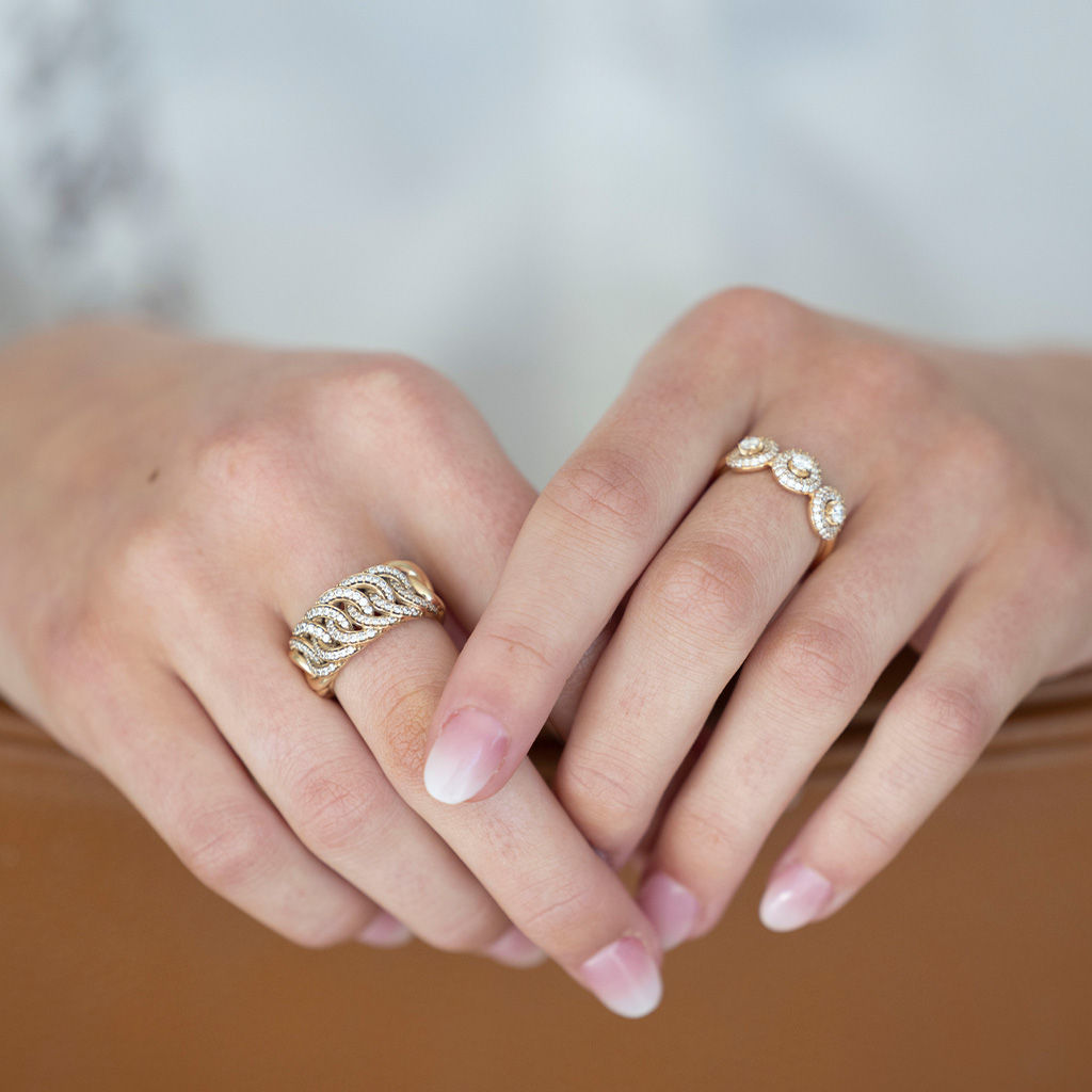 Sitana 18K Gold Ring w. 86 Diamonds