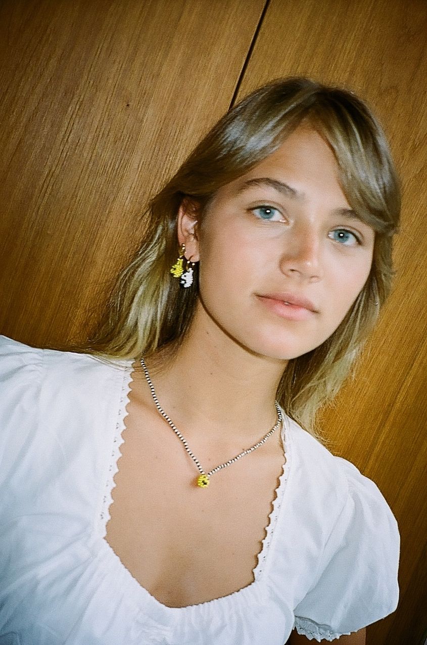 Mini Yin Yang Ørering Forgyldt, Sorte og Hvide Perler