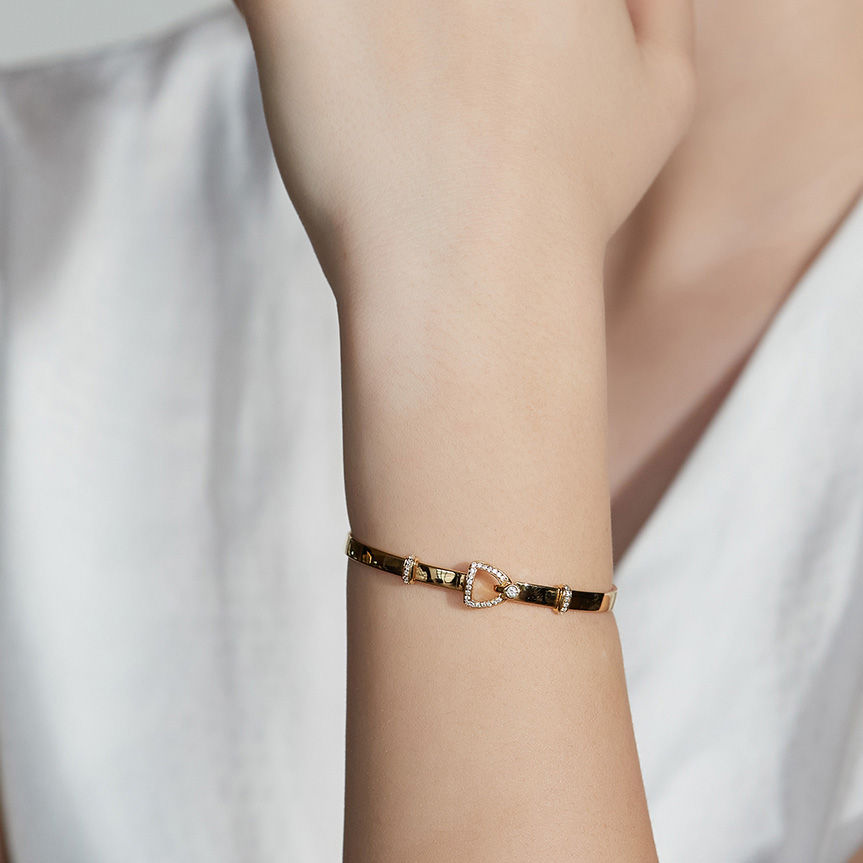 Fiontini 18K Gold Bangle w. 37 Diamonds