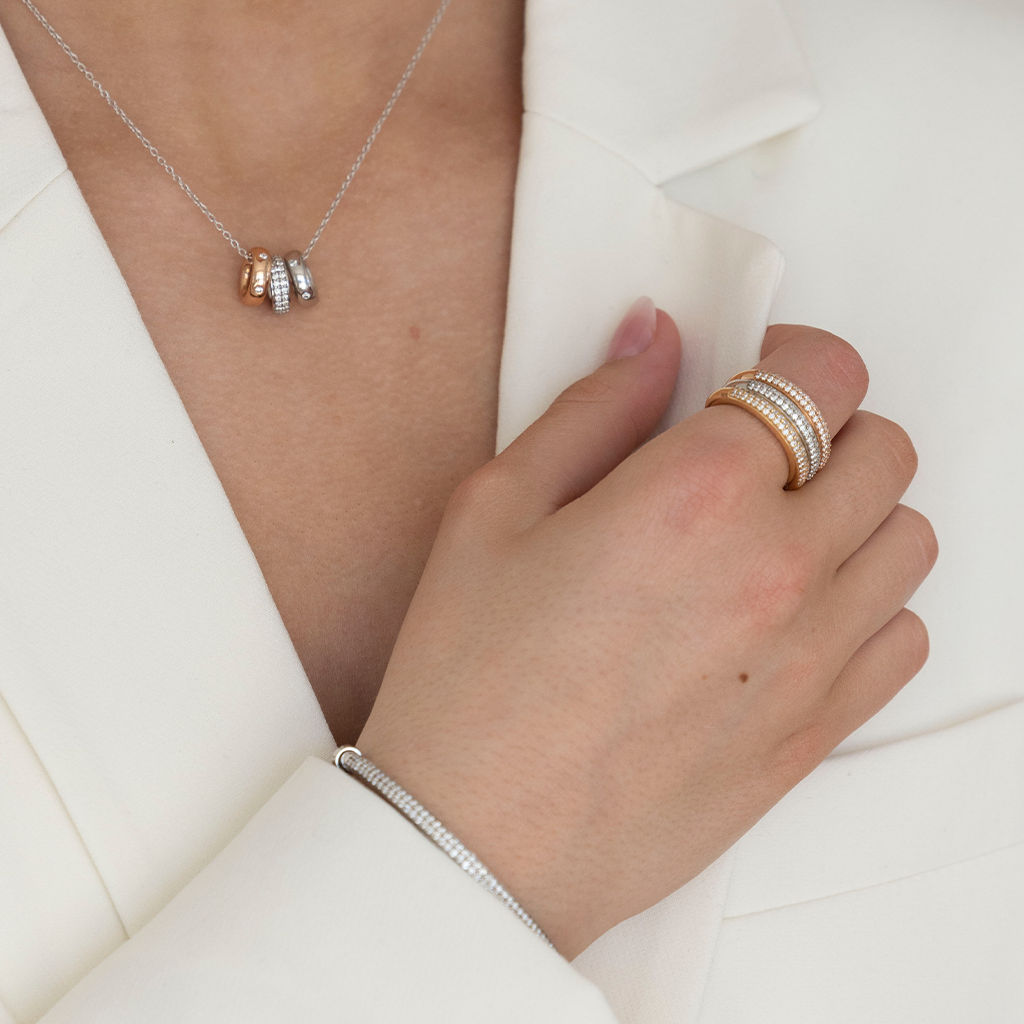 D'avie 18K Gold Ring w. 42 Diamonds