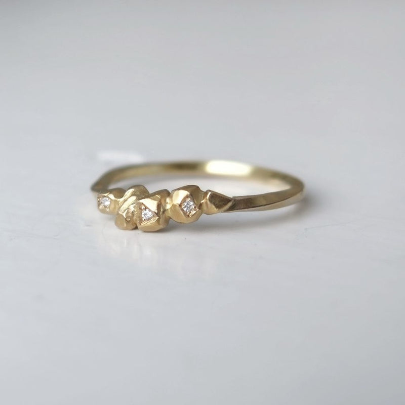 Delicate Nugget Ring Gold, White Diamonds