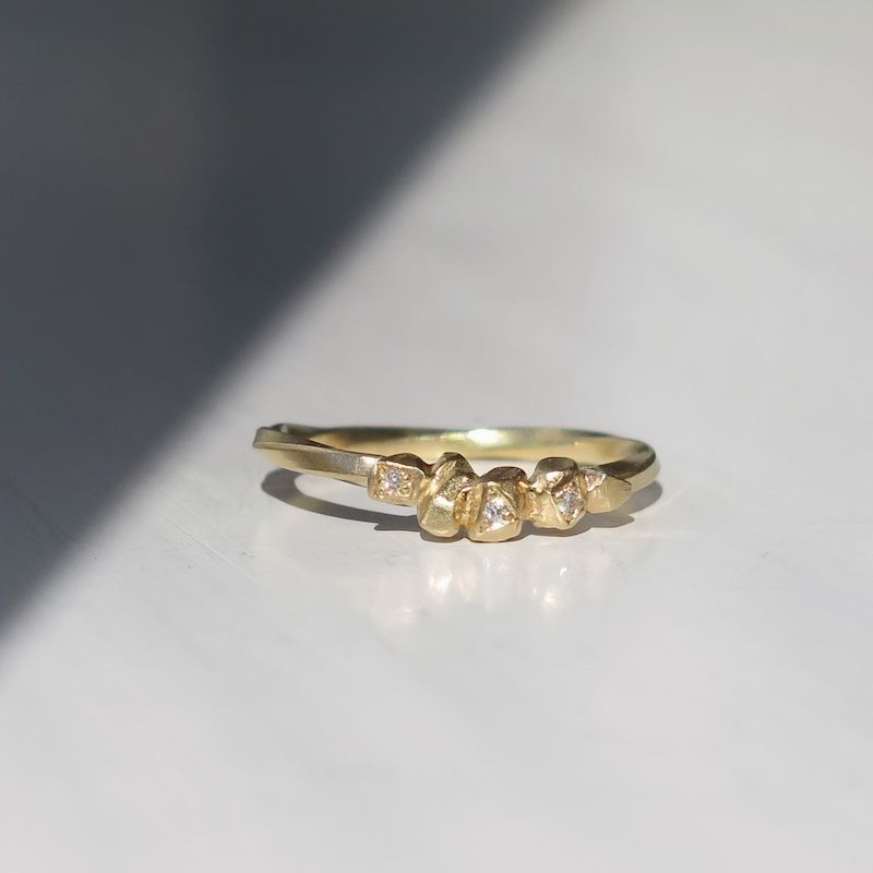 Delicate Nugget Ring Gold, White Diamonds