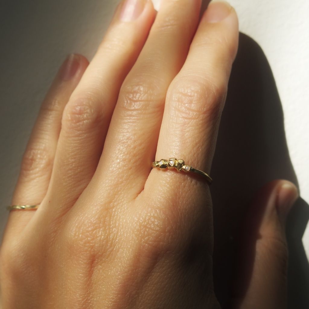 Delicate Nugget Ring Gold, White Diamonds