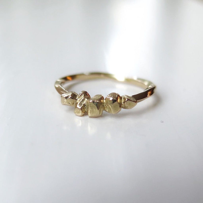 Delicate Nugget Ring Gold