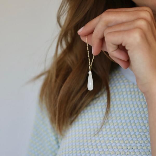 Fryd 18K Gold Pendant w. Diamonds & Moonstone