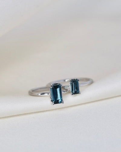 Ro Nord London Blue gewundener Ring aus 18K Weißgold I Topas & Diamant