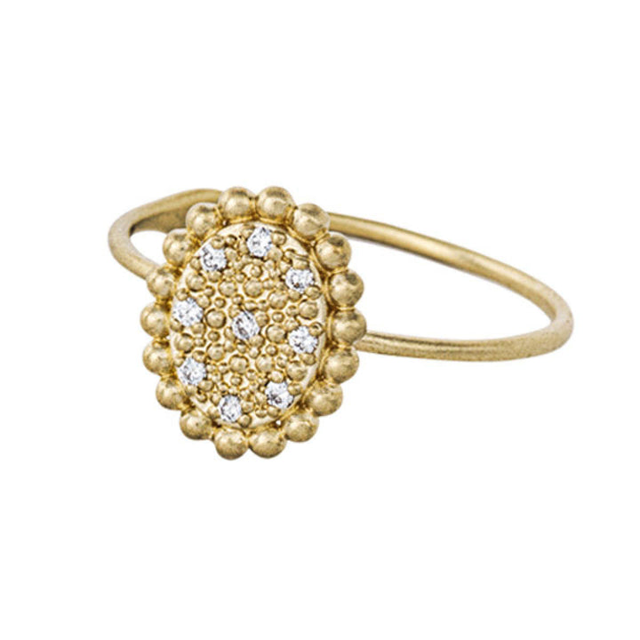 White 10K Gold Ring w. Diamonds