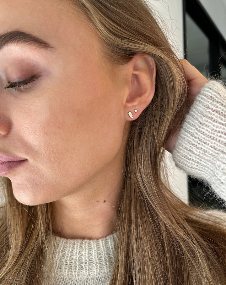 Nord White S 18K Gold Stud w. Topaz & Diamond