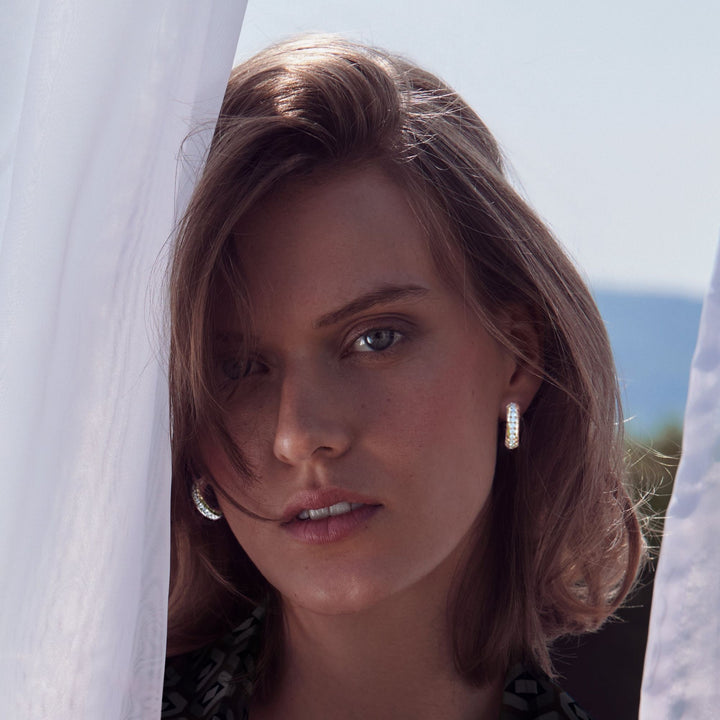 Eternity eingravierte Ohrringe 18K Weißgold I Labor-Diamanten