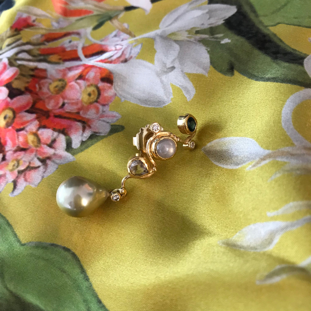 Seafire 18K Gold Earrings w. Diamonds & Pearls