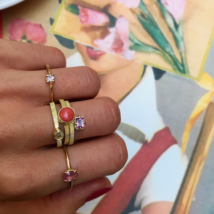 Round Blue 18K Gold Ring w. Sapphire