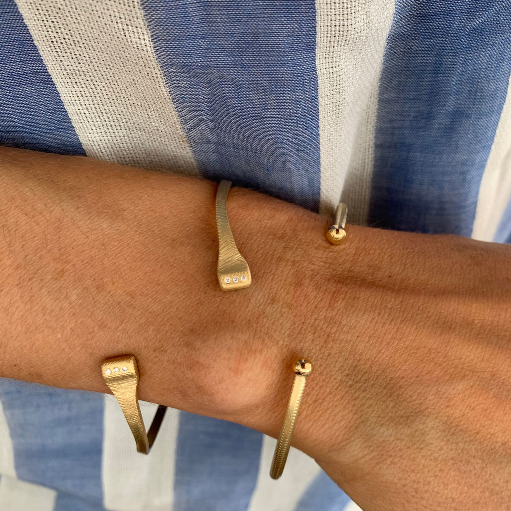 Future 18K Gold Bangle w. Diamonds