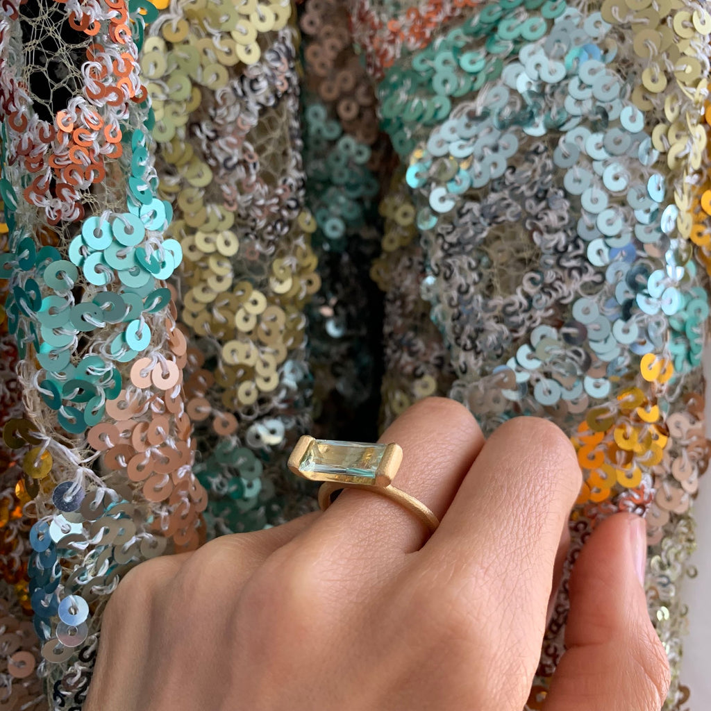 Future 18K Gold Ring w. Beryl