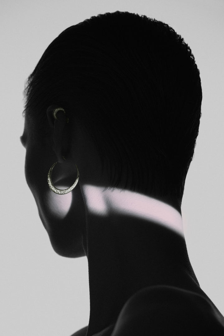 Stor Single Pave 18K Hvidguld Hoop m. Diamanter