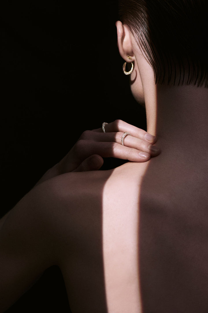 Single Pave 18K Gold Ring w. Diamonds