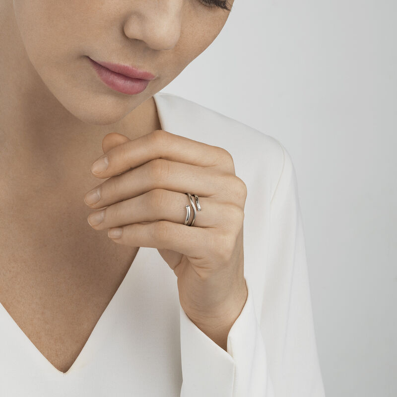 Magic 18K White Gold Ring w. 2 Diamonds