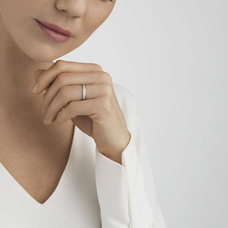 Magic 18K White Gold Ring w. Pavé Diamonds