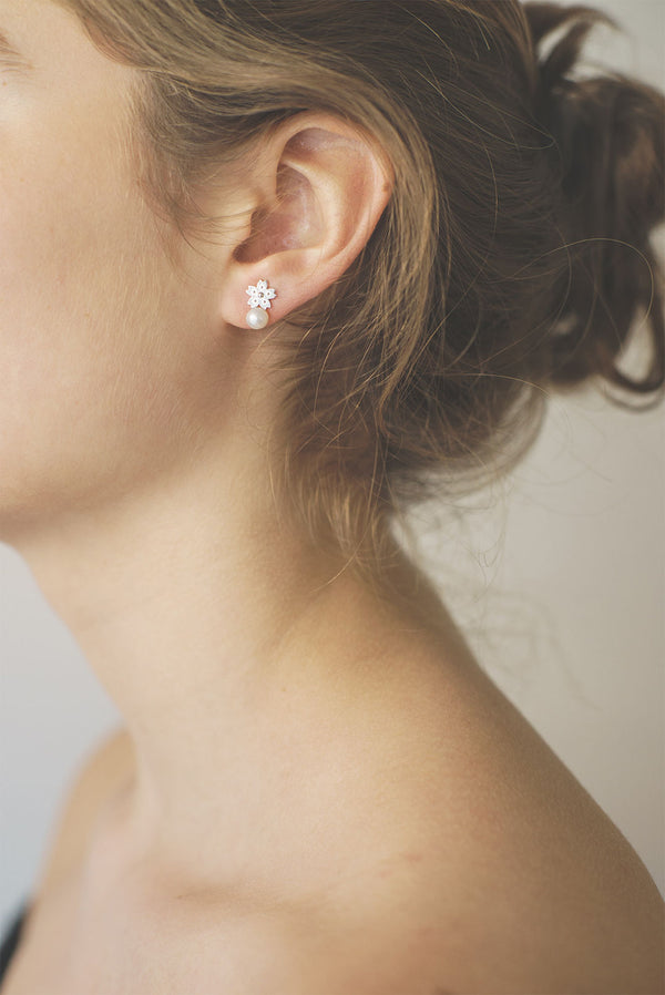 Sakura Ohrringe aus Silber I Weiße Perlen