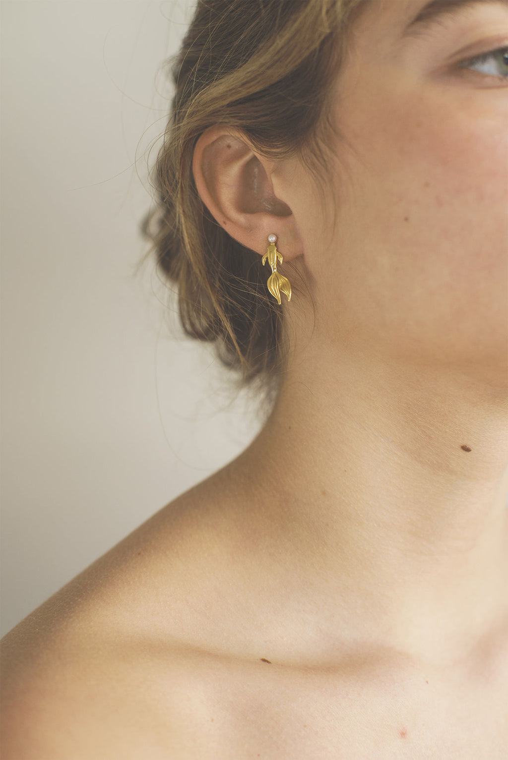 Solid Koi Gold Plated Earrings w. Pearl