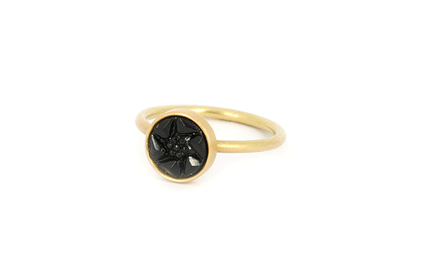 Noir 'Alma' 18K Gold Ring w. Jet Stone