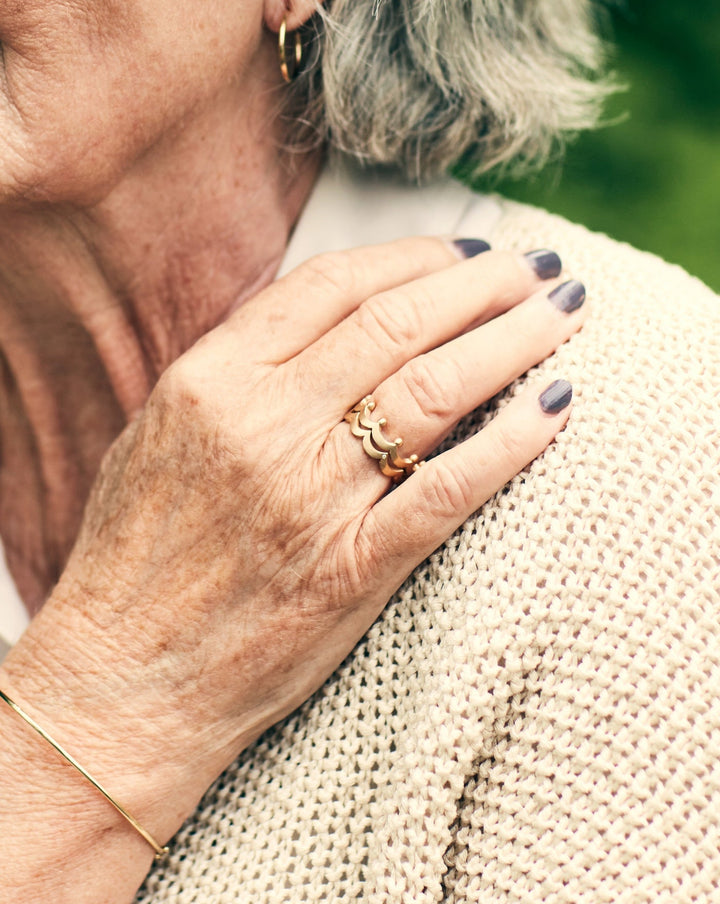 Royal dots 18K Gold Ring w. Diamond