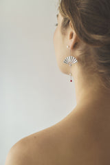 Hanging Fan Silver Earrings w. Pearl & Coral