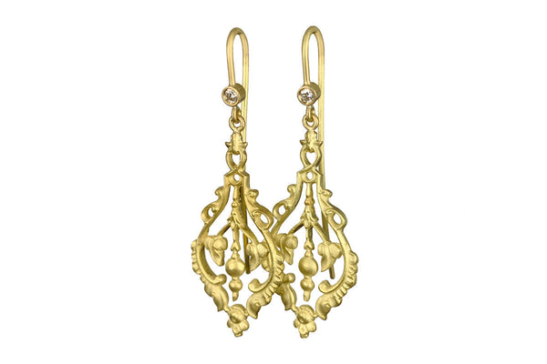 Victoria 18K Gold Earrings w. Diamond