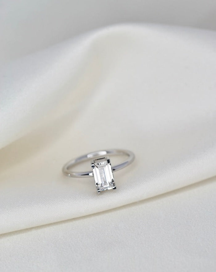 Nord White Turned 18K Whitegold Ring w. Topaz & Diamond