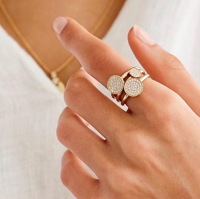 Rock Small 18K Gold Ring w. Diamonds