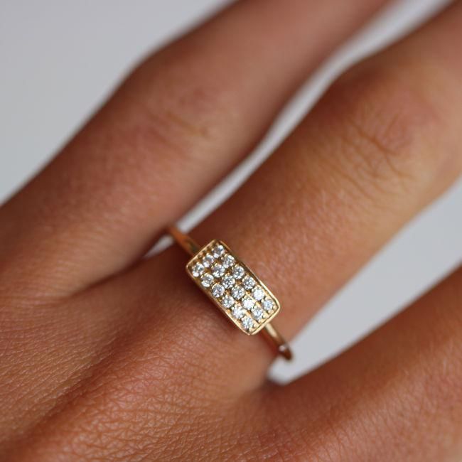 Rock Square 18K Gold Ring w. Diamonds