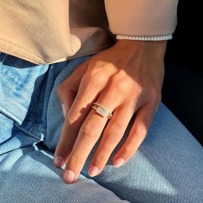 Rock Square 18K Gold Ring w. Diamonds