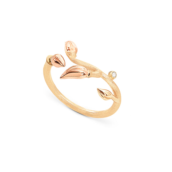 Blooming 18K Gold Polished Ring w. Diamond