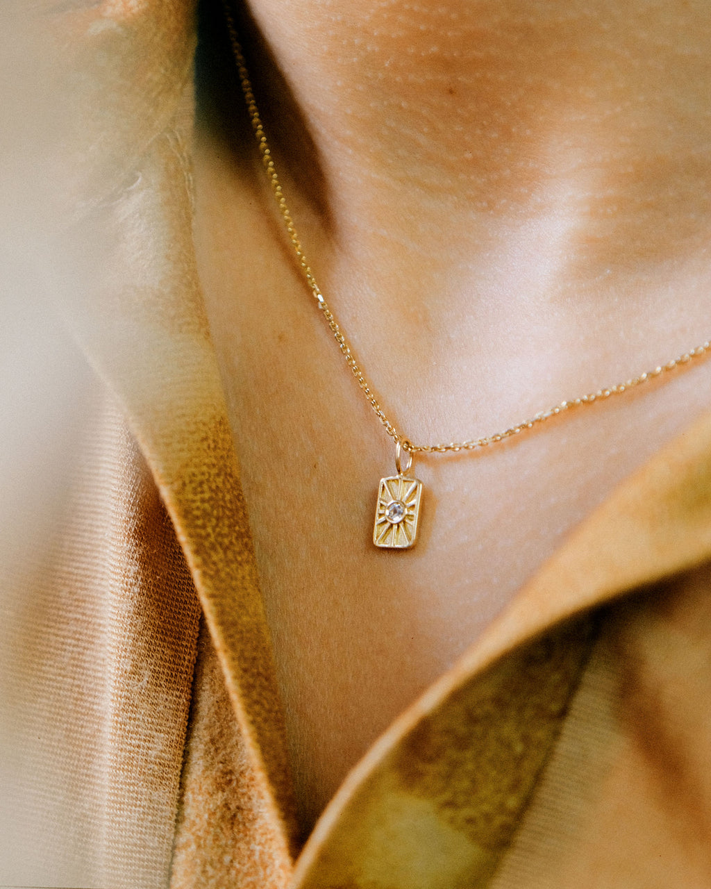 The Sun 18K Gold Pendant w. Topaz