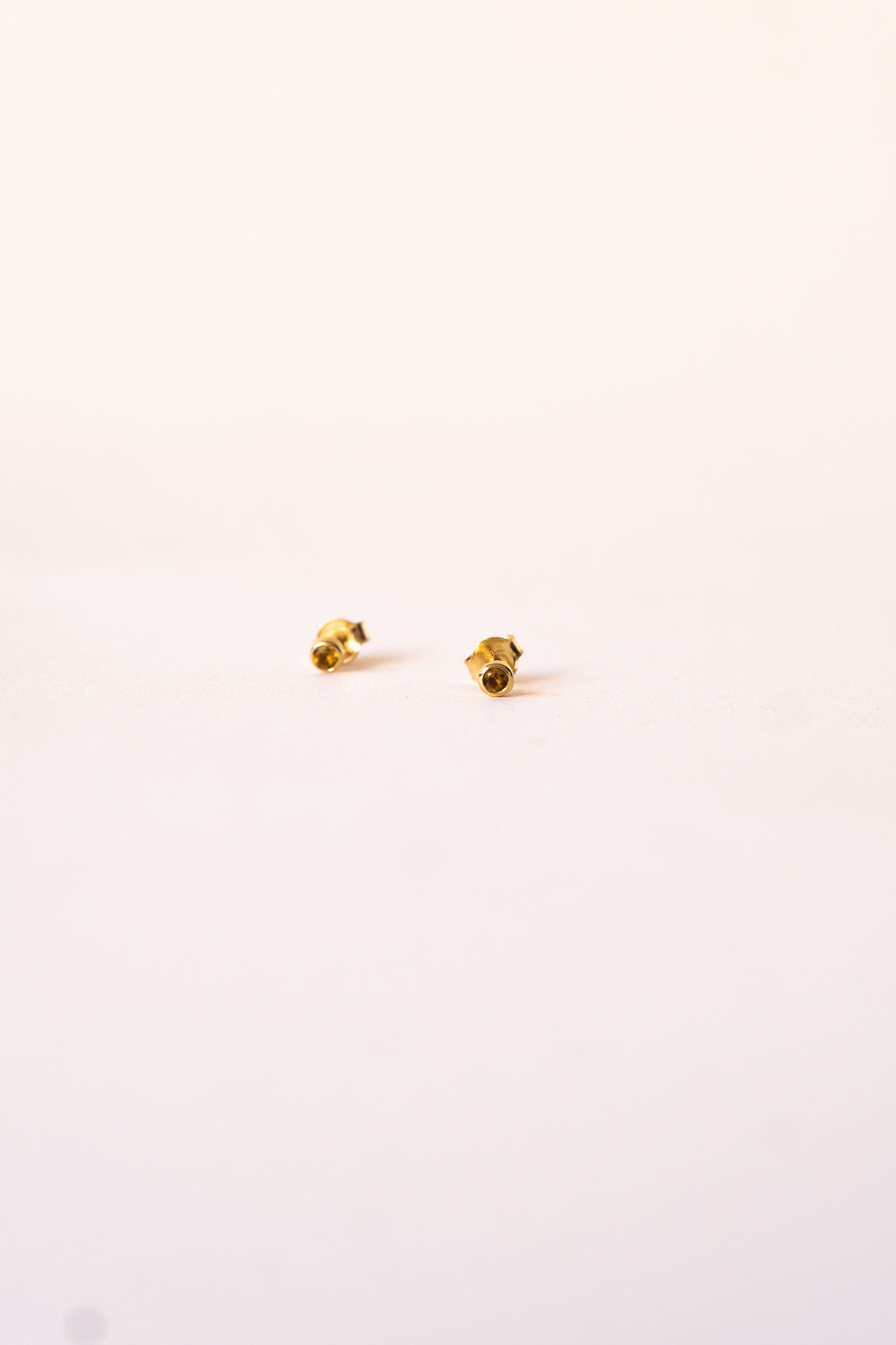 The Happy 18K Gold Studs w. Citrin