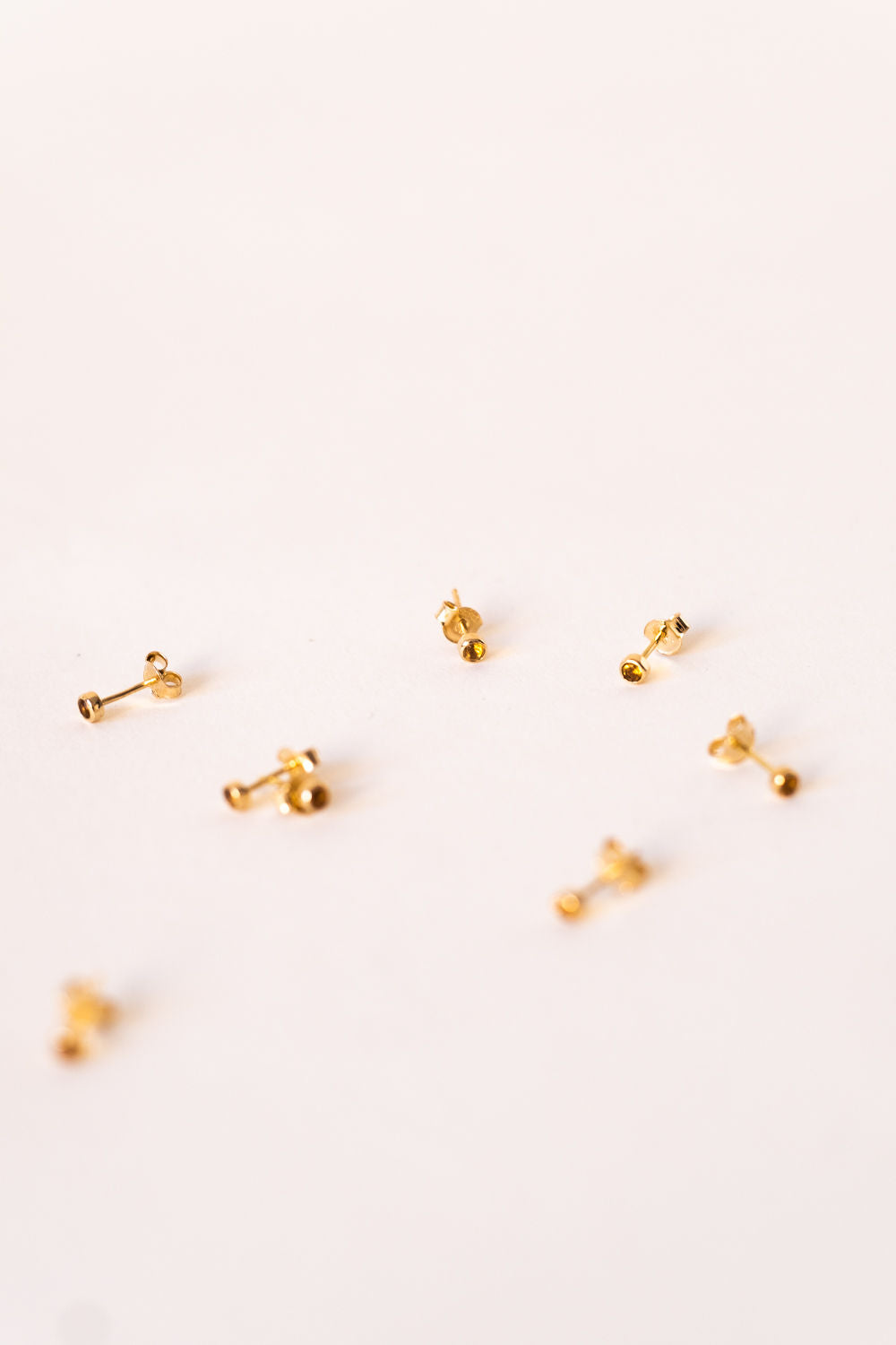 The Happy 18K Gold Studs w. Citrin