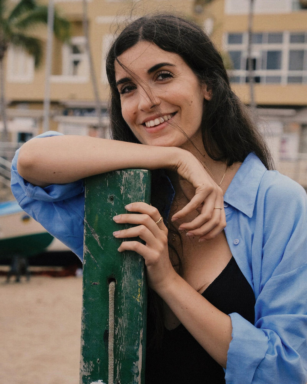 The Smiley Insider 18K Gold Ring w. Garnet