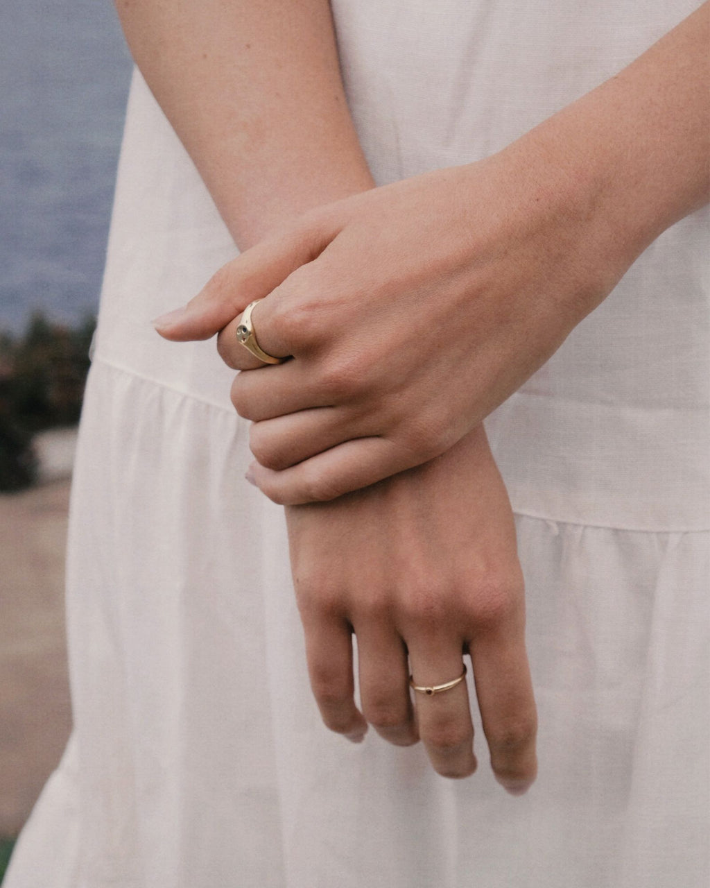 The Smiley Insider 18K Gold Ring w. Garnet