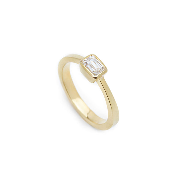 Affinity 18K Gold, Whitegold or Rosegold Ring w. Lab-Grown Diamond