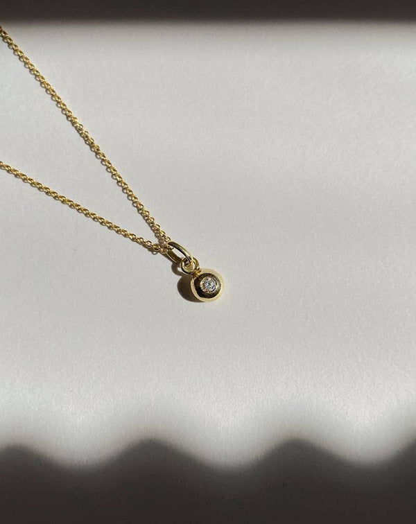 Coralie Grzes | Anais Amulett April Halskette aus 18K Gold mit Diamant