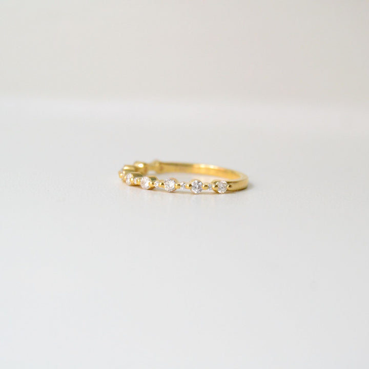 Brita 18K Gold Ring w. Diamonds