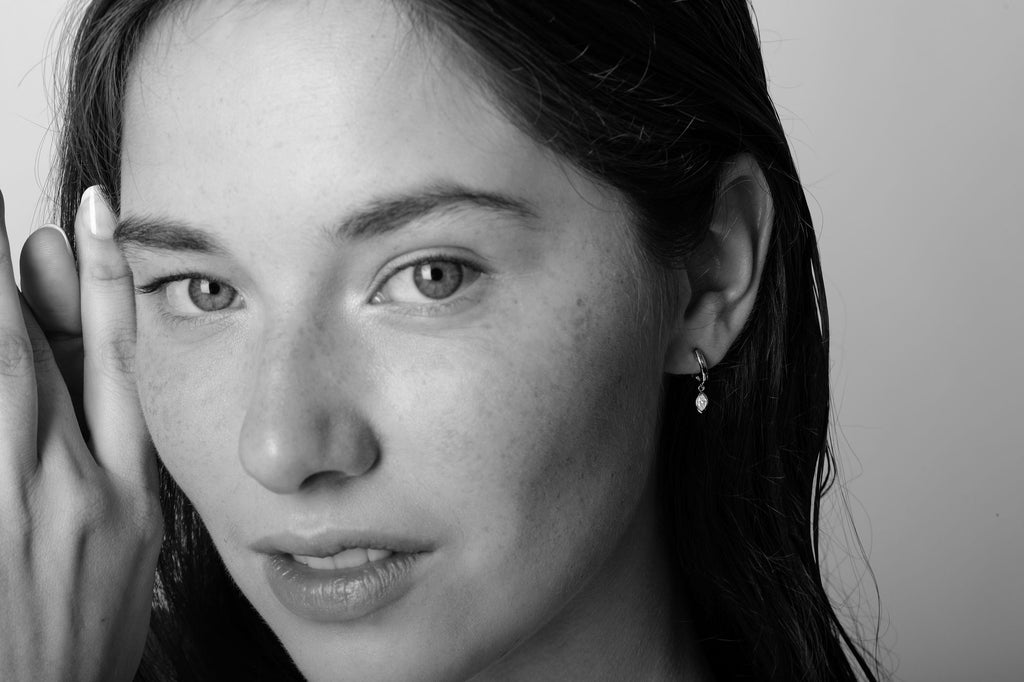 Marquise Bezel 14K Whitegold Huggie w. Lab-Grown Diamonds