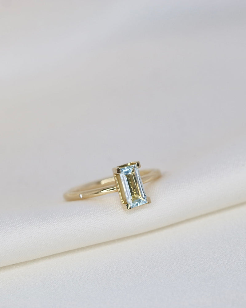 Nord Blue Turned 18K Gold Ring w. Aquamarine & Diamond