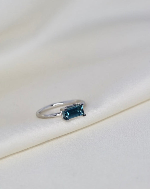 Nord London Blue 18K Whitegold Ring w. Topaz & Diamond