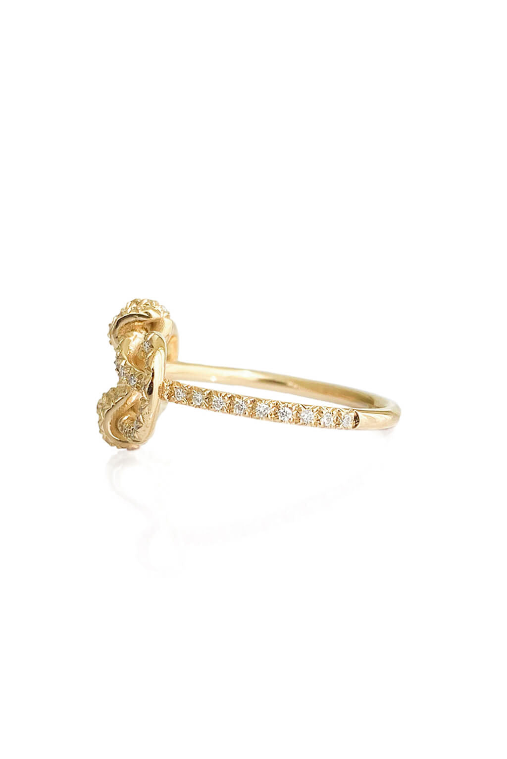 Big Knot 18K Gold Ring w. Diamonds