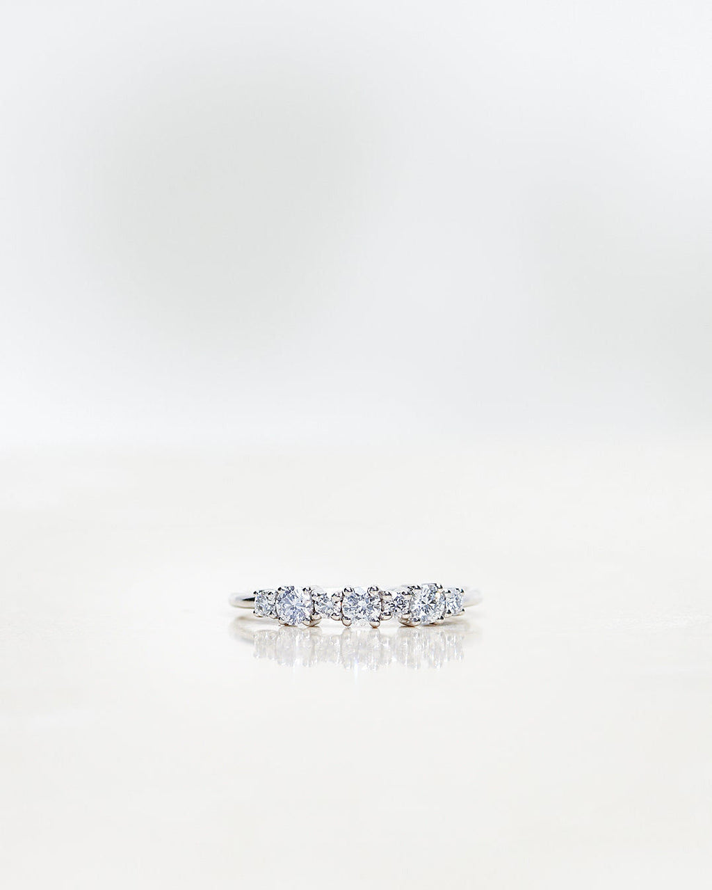 Brigitte Goldring aus 18K Weißgold oder Rosegold I Diamanten