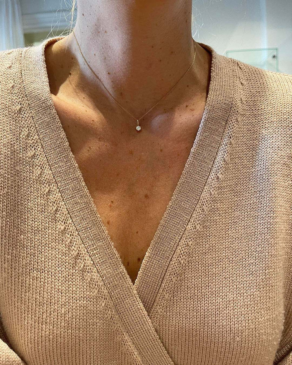 Simple Solitaire 18K Gold, Whitegold or Rosegold Pendant or Necklace w. Diamonds