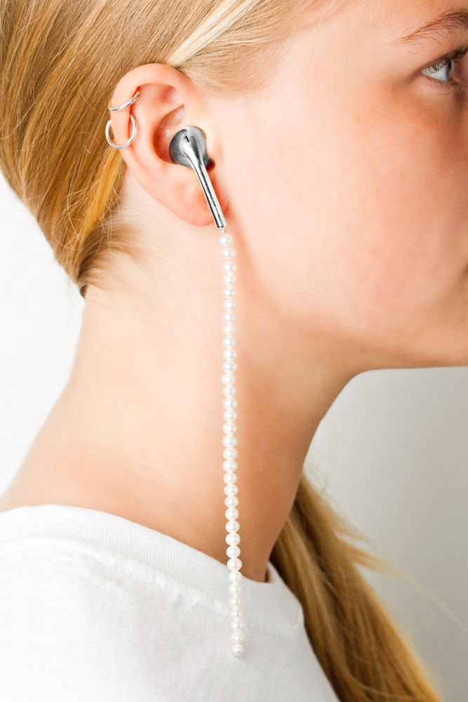 Earphone Silver Earring w. Pearl String